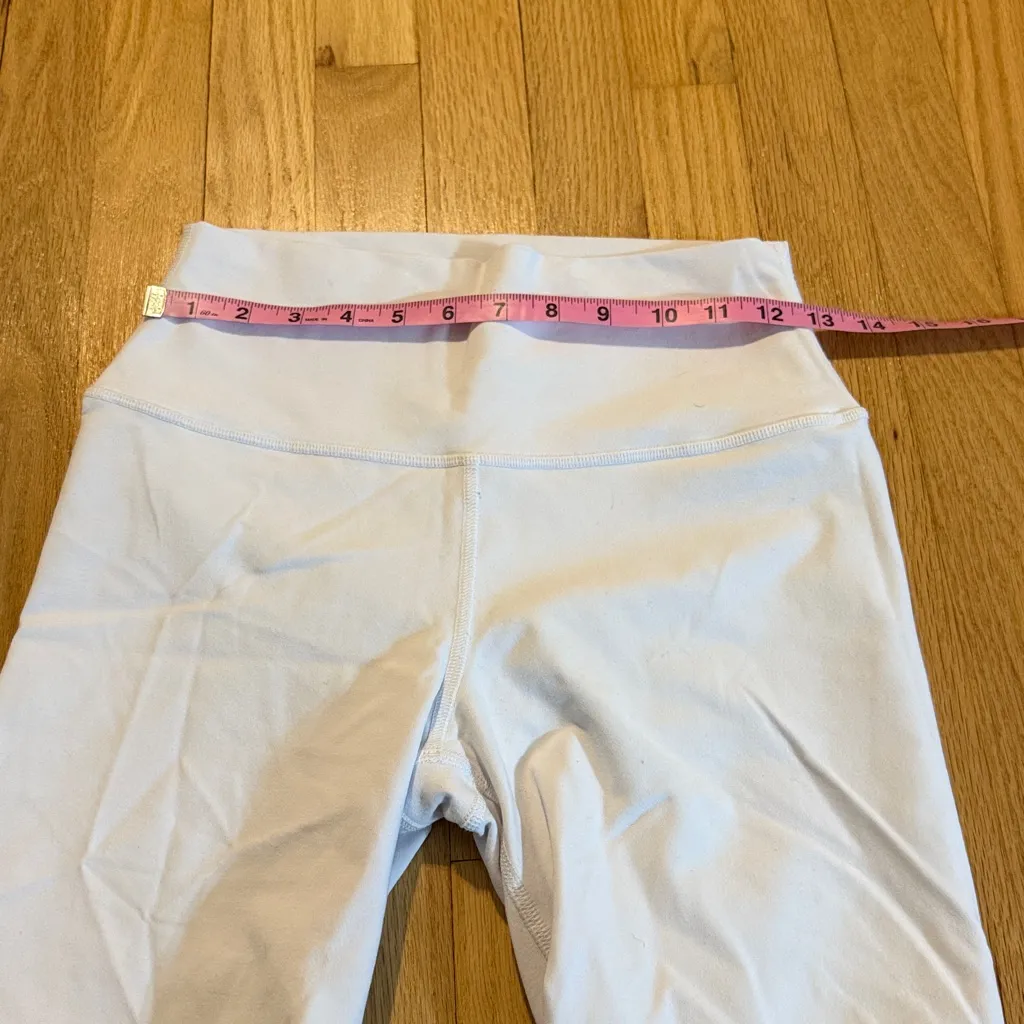 Alo White Biker Shorts Sz M - Image 7