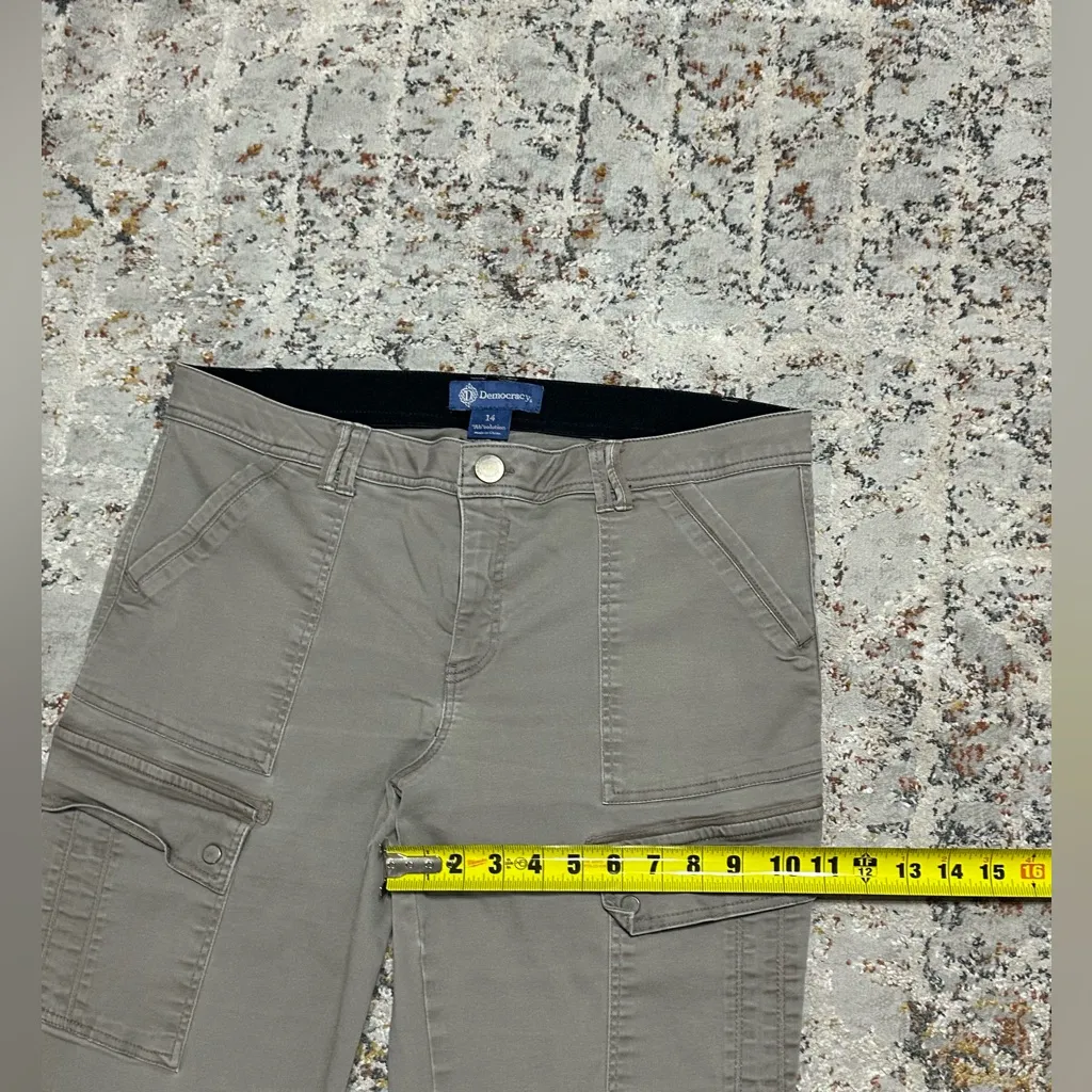 DEMOCRACY cropped cargo khaki pants size 14 stretchy - Image 7