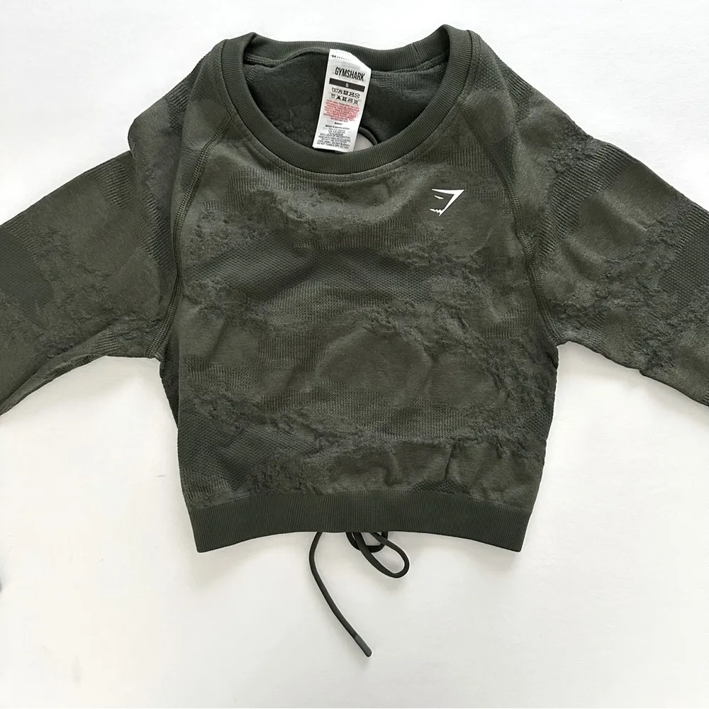 S Adapt Camo Seamless Lace Up Back Long Sleeve Crop Top - Image 2