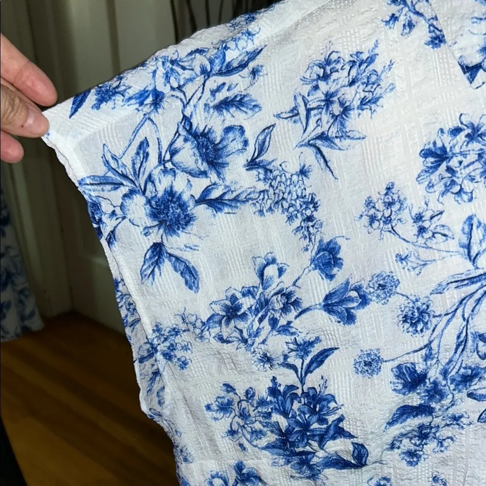 Floral Blue and White Women's Blouse Size XXL - Image 2