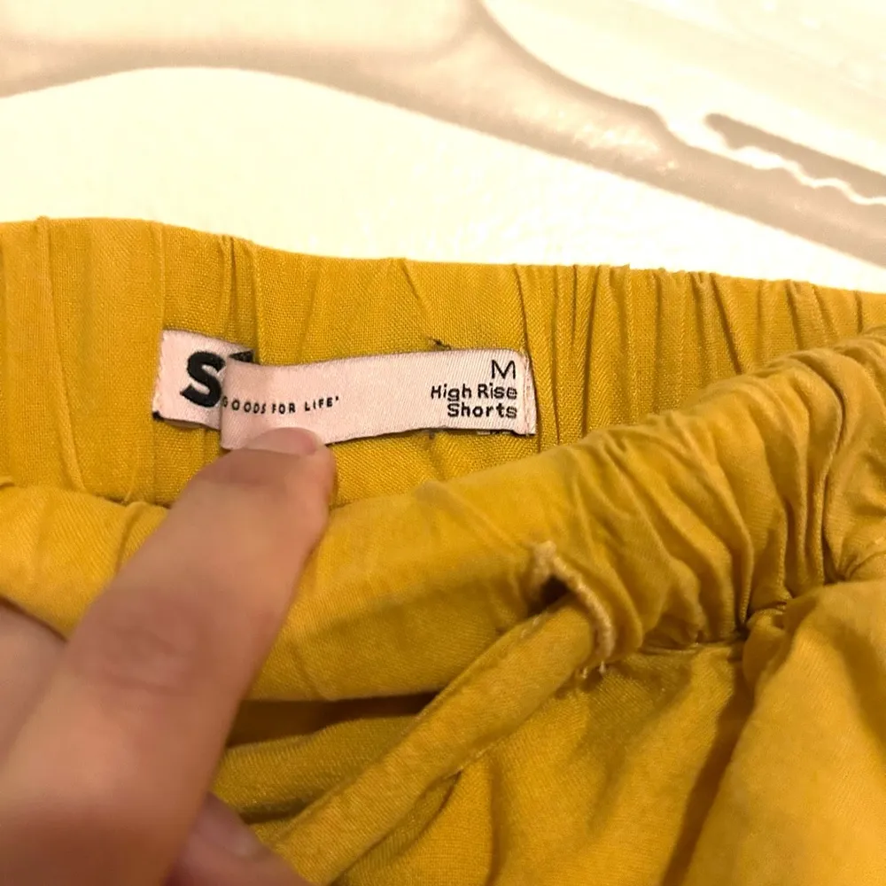 Women’s Medium SO Mustard Yellow Ruffle Shorts High Rise Fabric Belt Tie Summer - Image 5