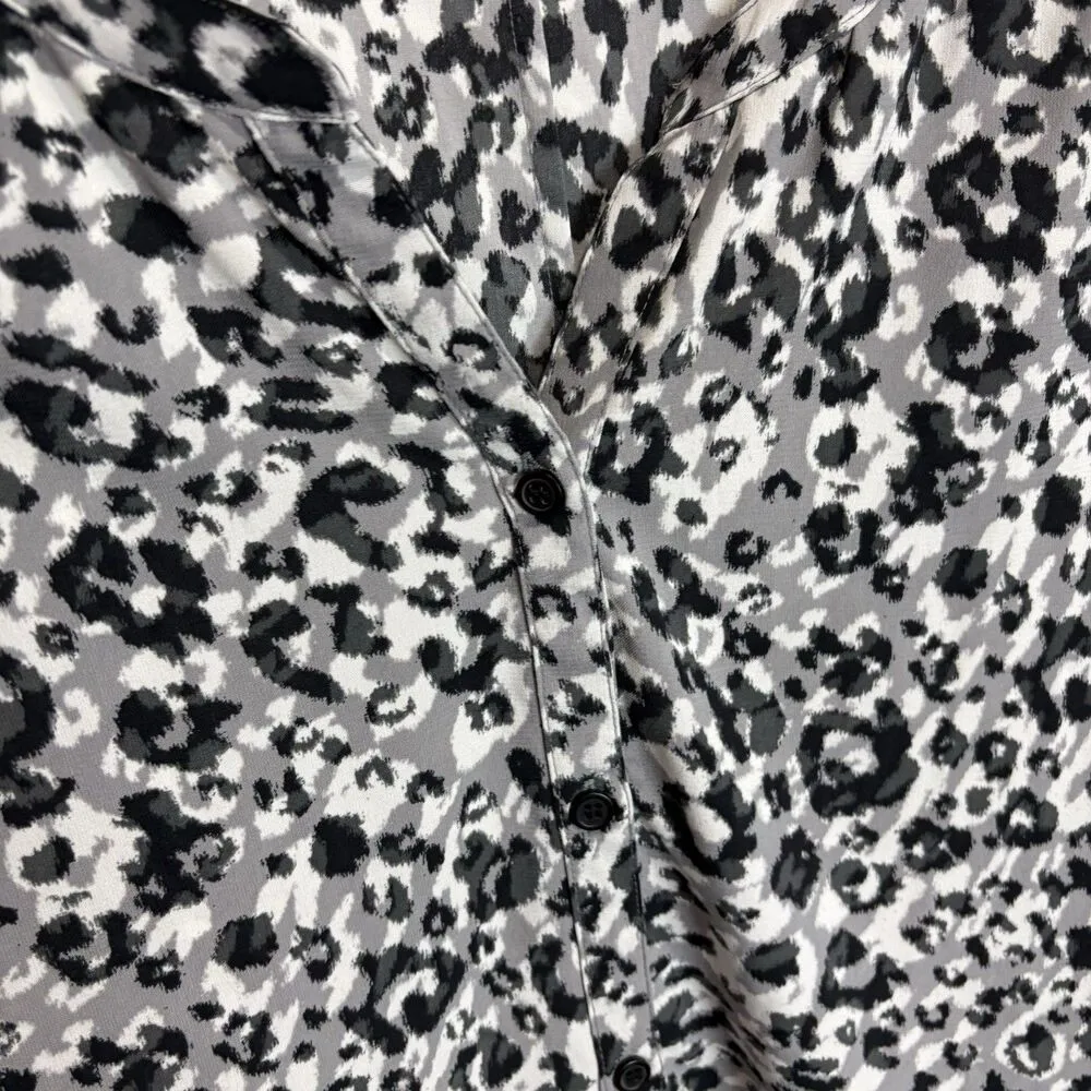 Catherines Woman Animal Print Blouse 2X Black Gray Button Up VNeck Roll Tab Slv - Image 2