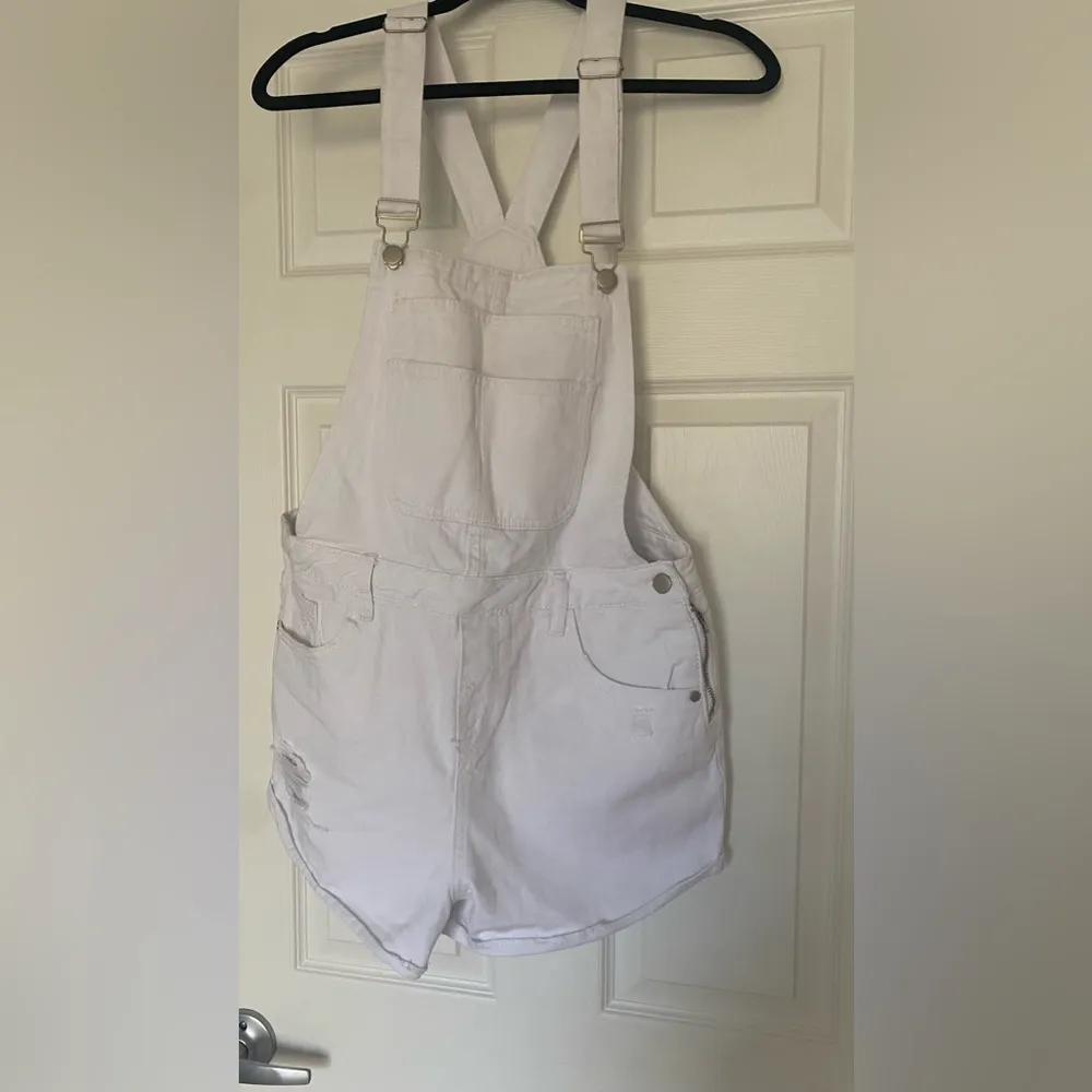 NWT SUPERDOWN Carmen White Denim Overall Shorts Sz L - Image 3