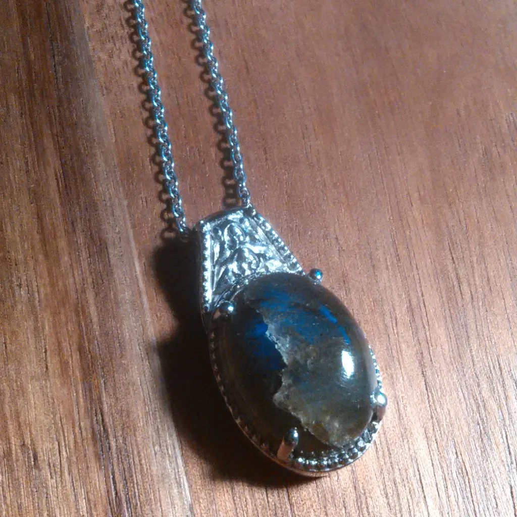Malagasy Labradorite Stainless Steel Pendant Necklace - Image 3
