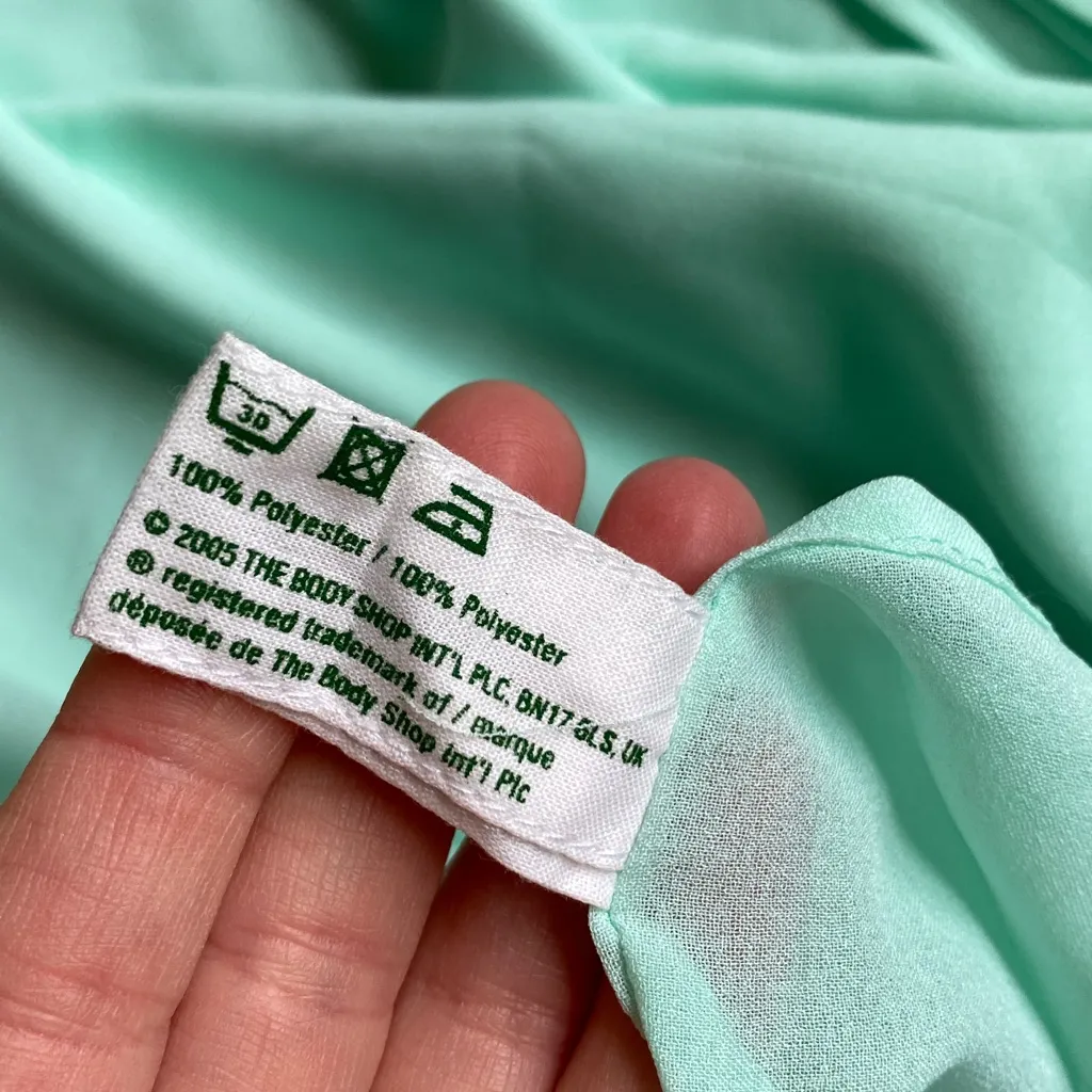 4/$20 41”x64” The Body Shop Sheer Sarong with Pouch Mint Green Size undefined - Image 4