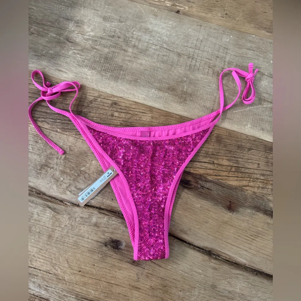🪩NWT SOLD OUT SKIMS Bikini Bar Tie Bikini Bottom~Medium~Flamingo 🦩 - Image 4