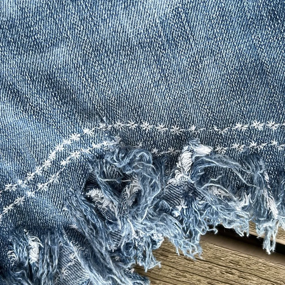 Aeropostale Stretch Denim Jean Shorts Frayed Cutoffs Womens 3/4 Low Rise - Image 7