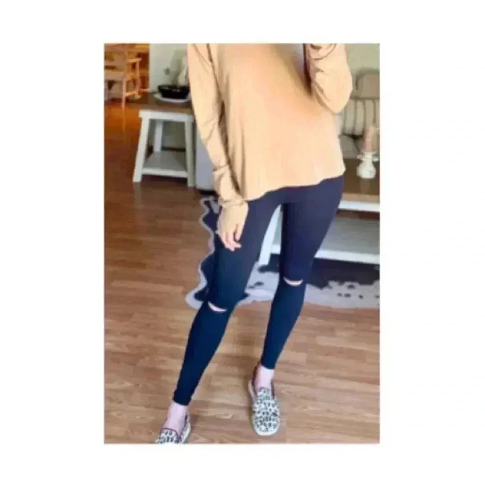 💥Xersion Navy Knee Cut Out Leggings M - Image 2