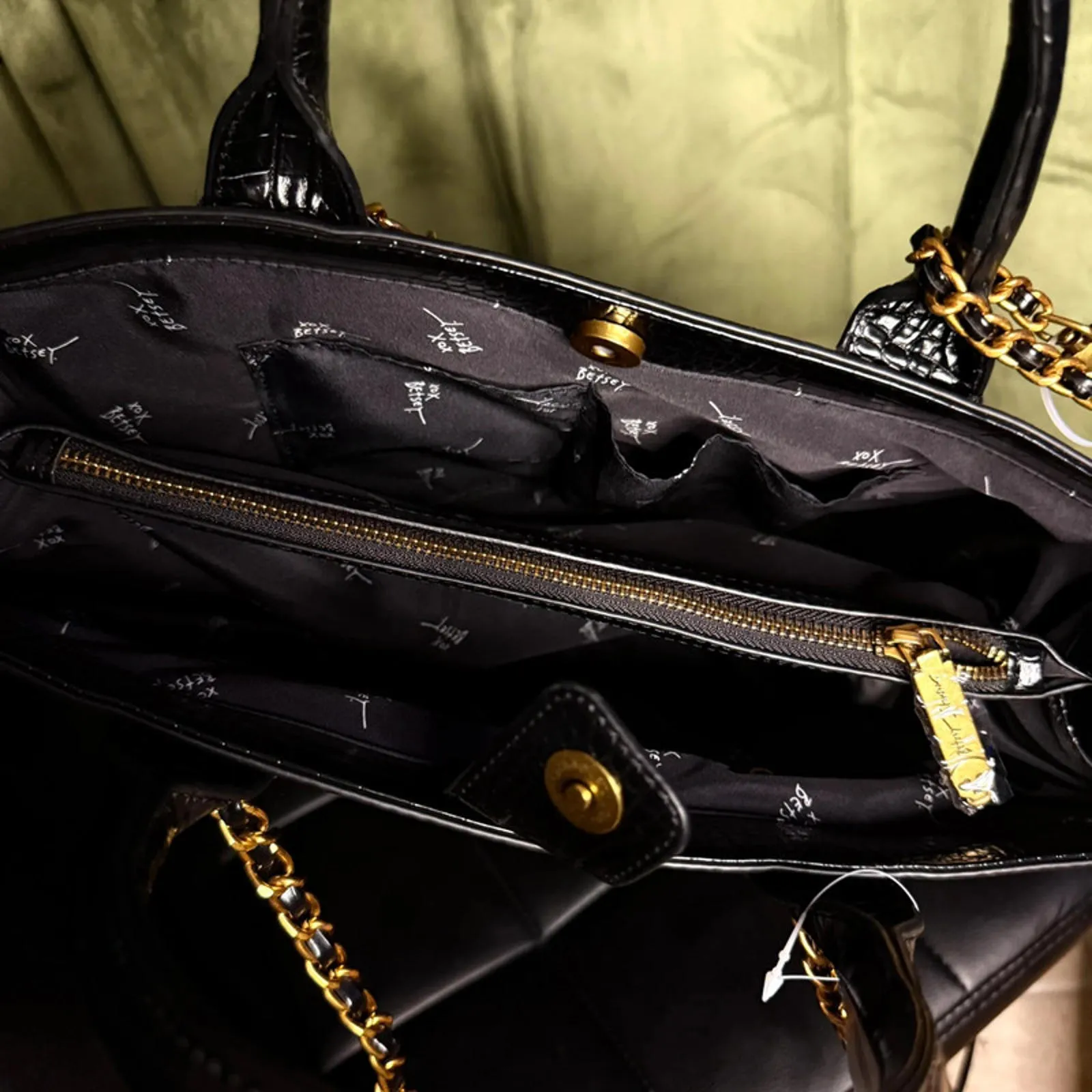 Betsey Johnson Black Skull Croc Tote Bag With Matching Zip Pouch NWT - Image 8