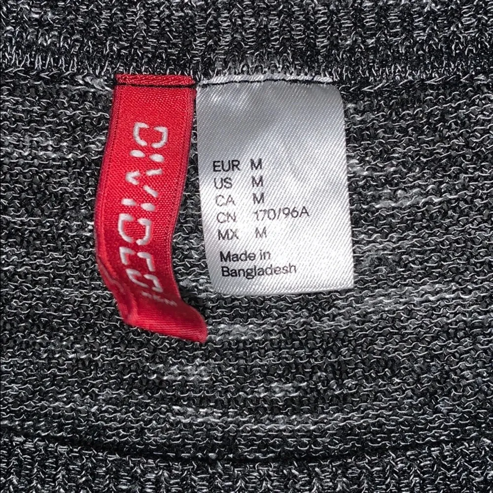 Divided Lightweight Black Sweater - Image 5