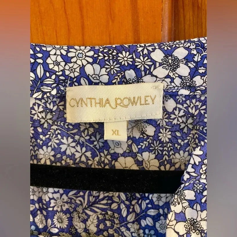 Cynthia Rowley Blue & White Floral Blouse – Size XL 🐝 - Image 3