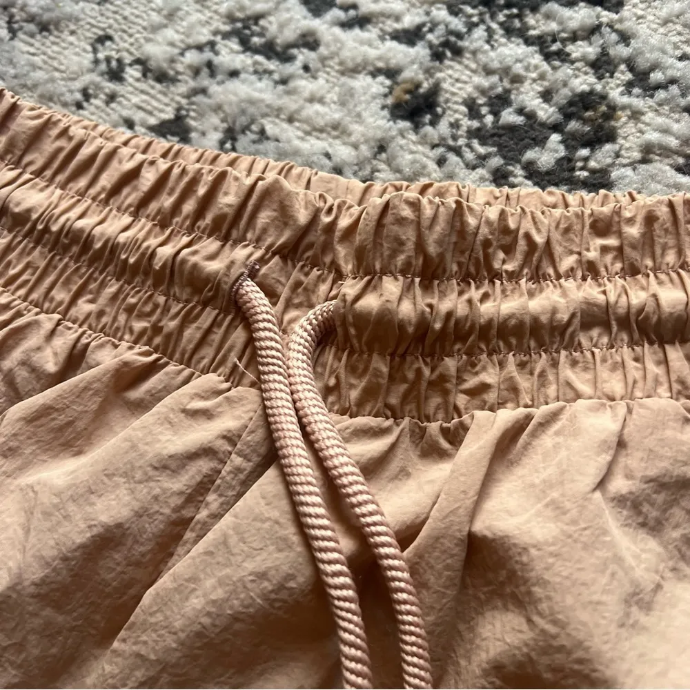 NWT 🌟 F21 Windbreaker Short - Image 2