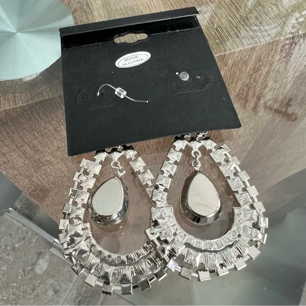 Steve Madden Earrings Hook Teardrop Embellished with Faux Pearl & Diamonds NEW - Image 3