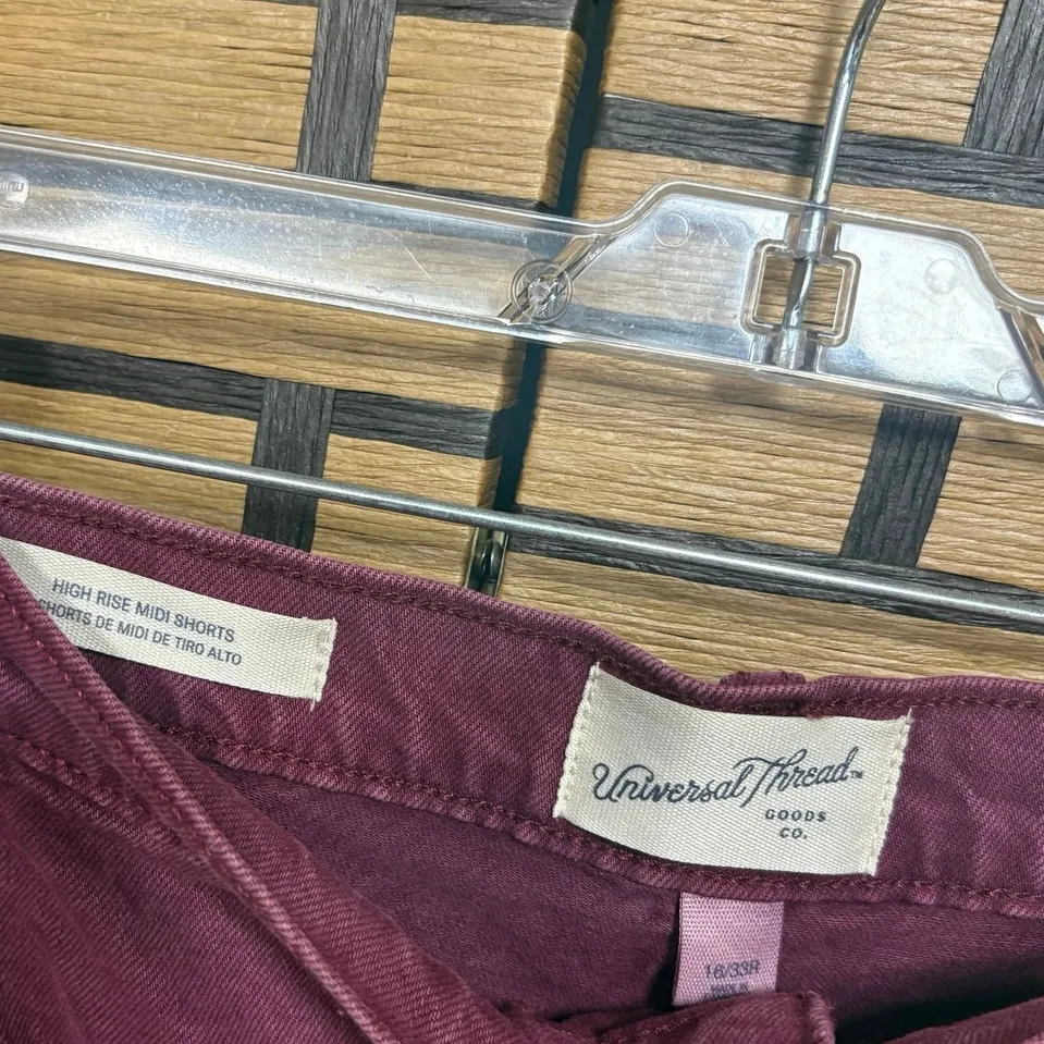 Universal Threads Burgundy High Rise Midi Shorts Size 16 - Image 6