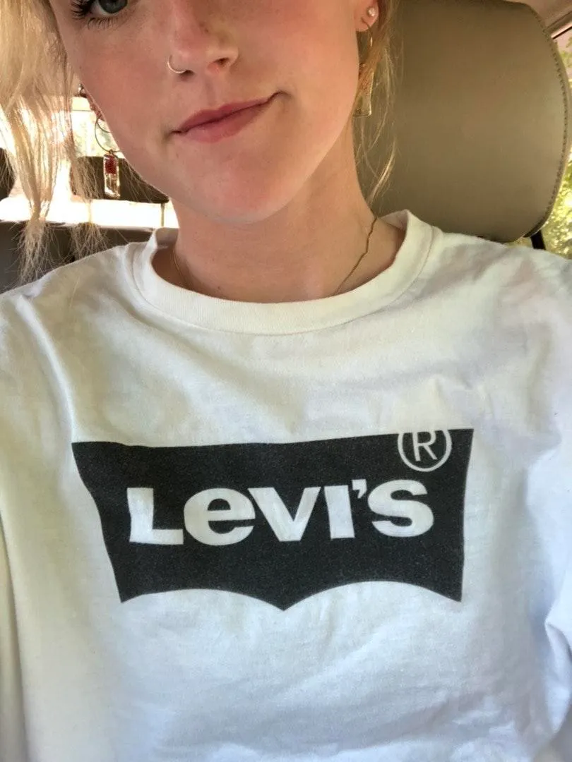 Levi’s Oversized White T-shirt - Image 3