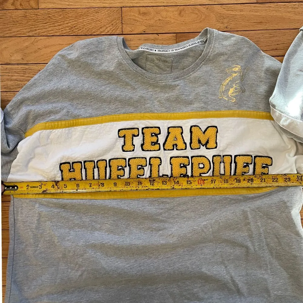 Harry Potter Team‎ Hufflepuff Sweatshirt Gray women's size large - Image 3