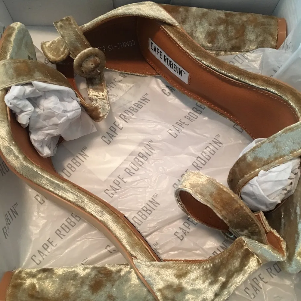 Cape Robin Ankle Strap Velvet Sandals Size 6.5 - Image 2