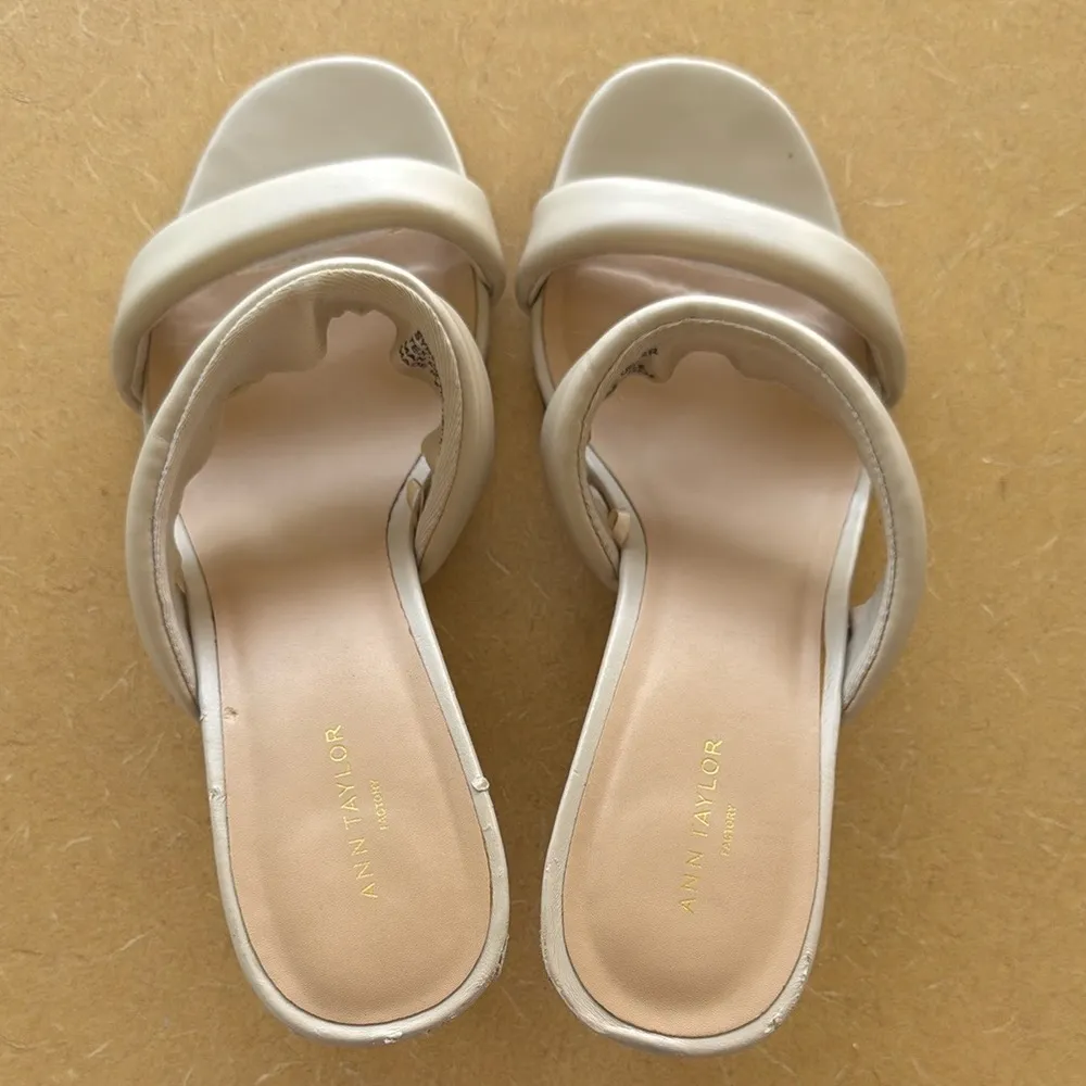 Ann Taylor Elegant White Women's Sandals size 9 - Image 3