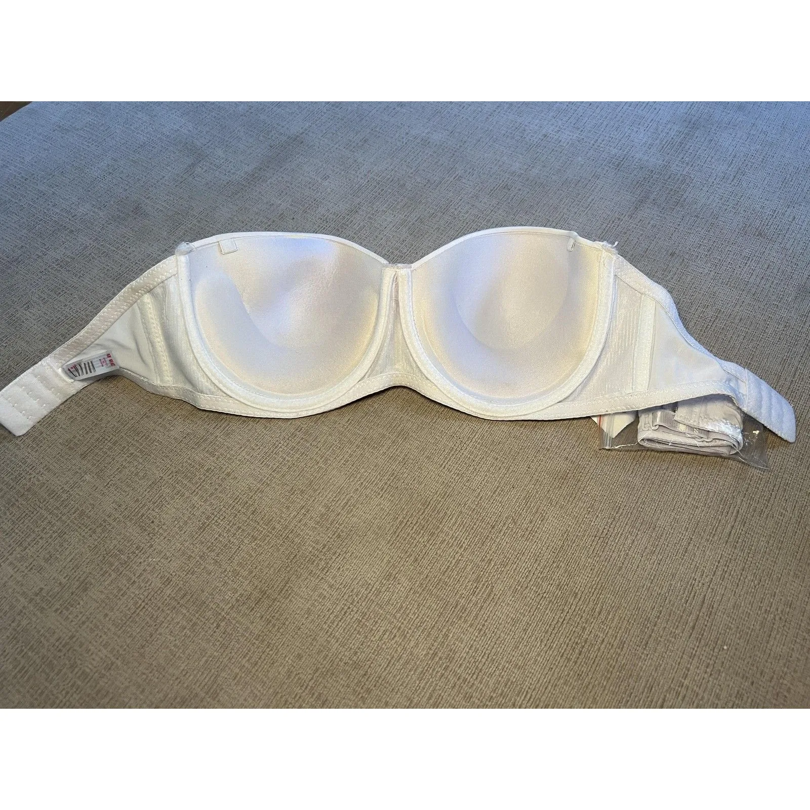 London Strapless Convertible Bra Womens 38B Underwire Padded Detachable Straps White Size undefined - Image 2