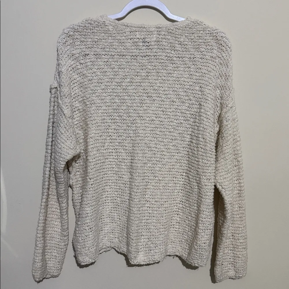 🎄Universal Thread Cream V-Neck Sweater - Image 4