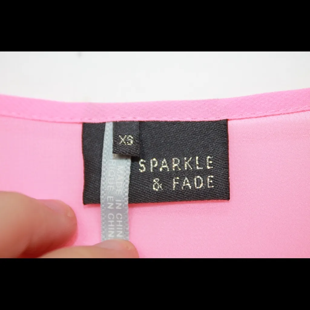 Sparkle & Fade 🔴 🌸  Pink Open Back Button Blouse XS - Image 4