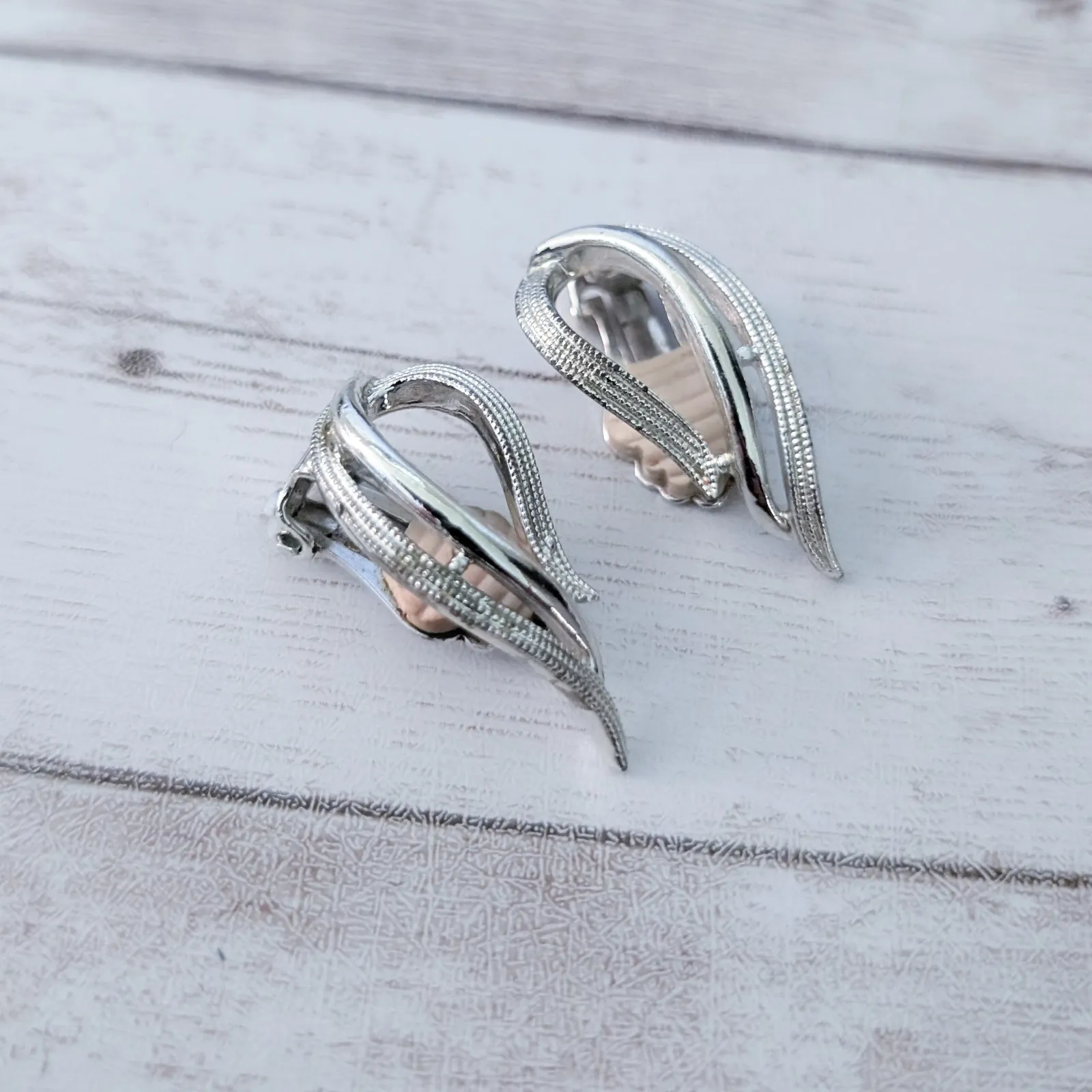 Vintage Sarah Coventry Clip On Earrings Silver Tone - Image 3