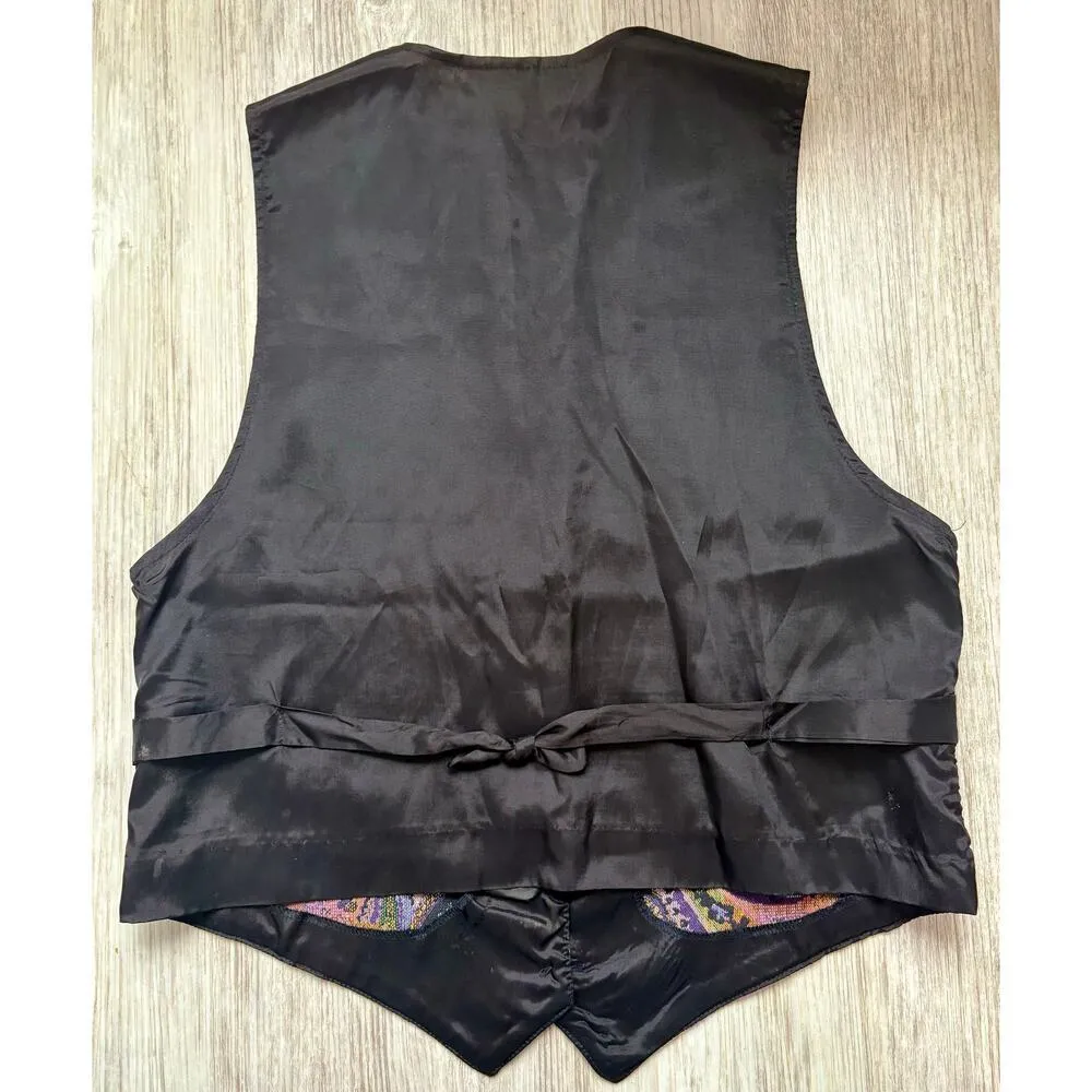 Wrapper | VINTAGE Women's Embroidered Vest Made in USA Style #58213 | Medium - Image 2