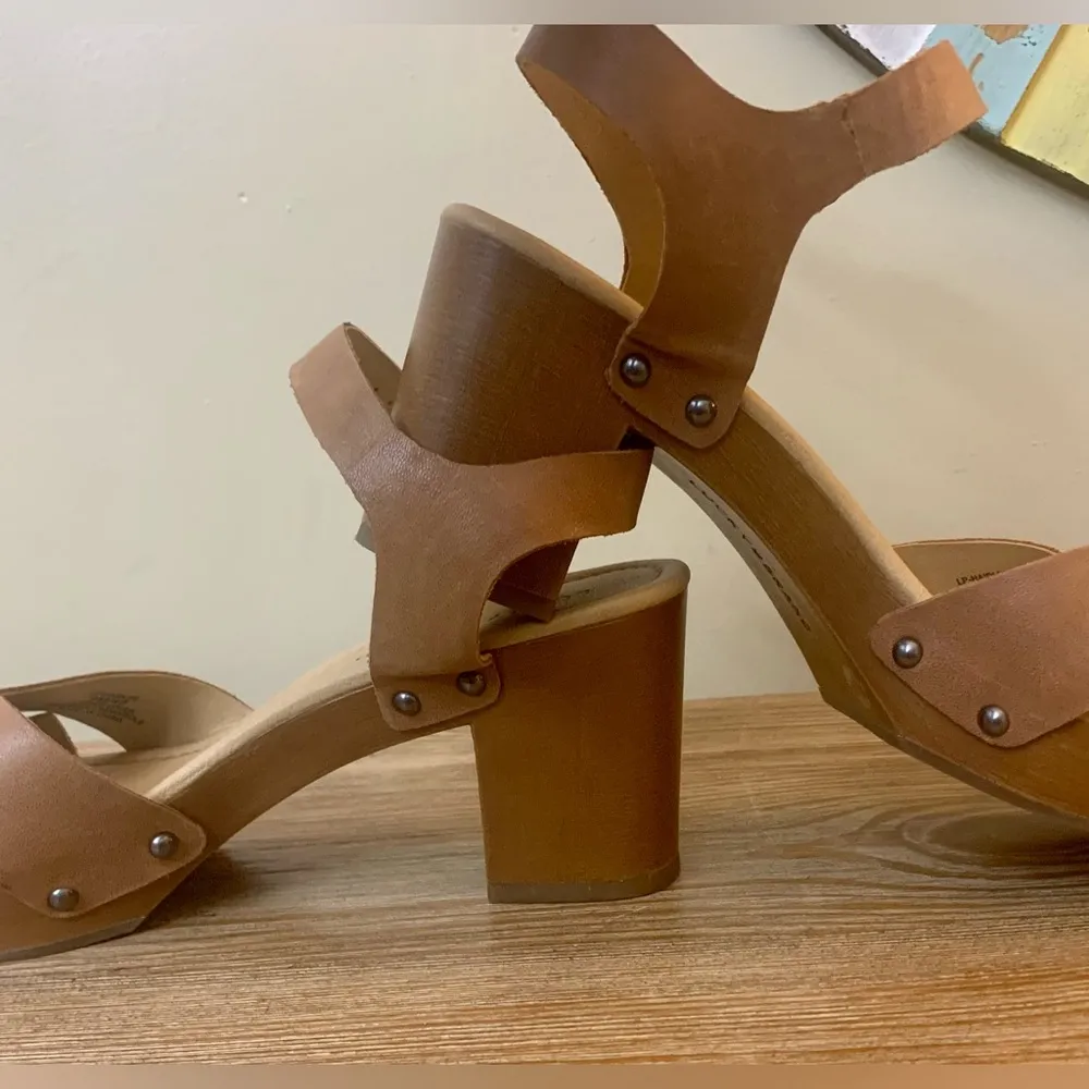 HAIDLEE BROWN - TAN LEATHER SANDALS SIZE 9 MED - Image 11