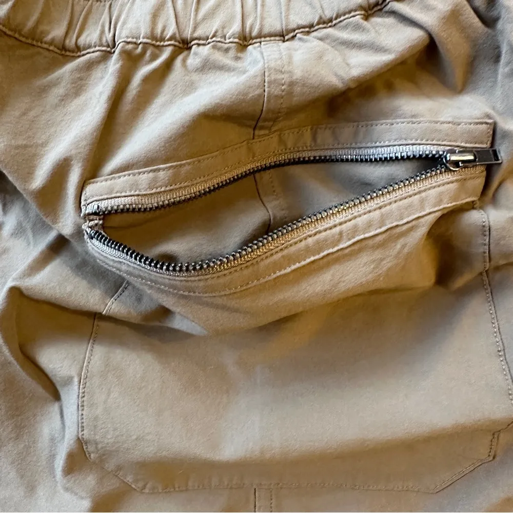 CAbi Tan Khaki Galaxy Cargo button fly size Large pants with pockets - Image 13