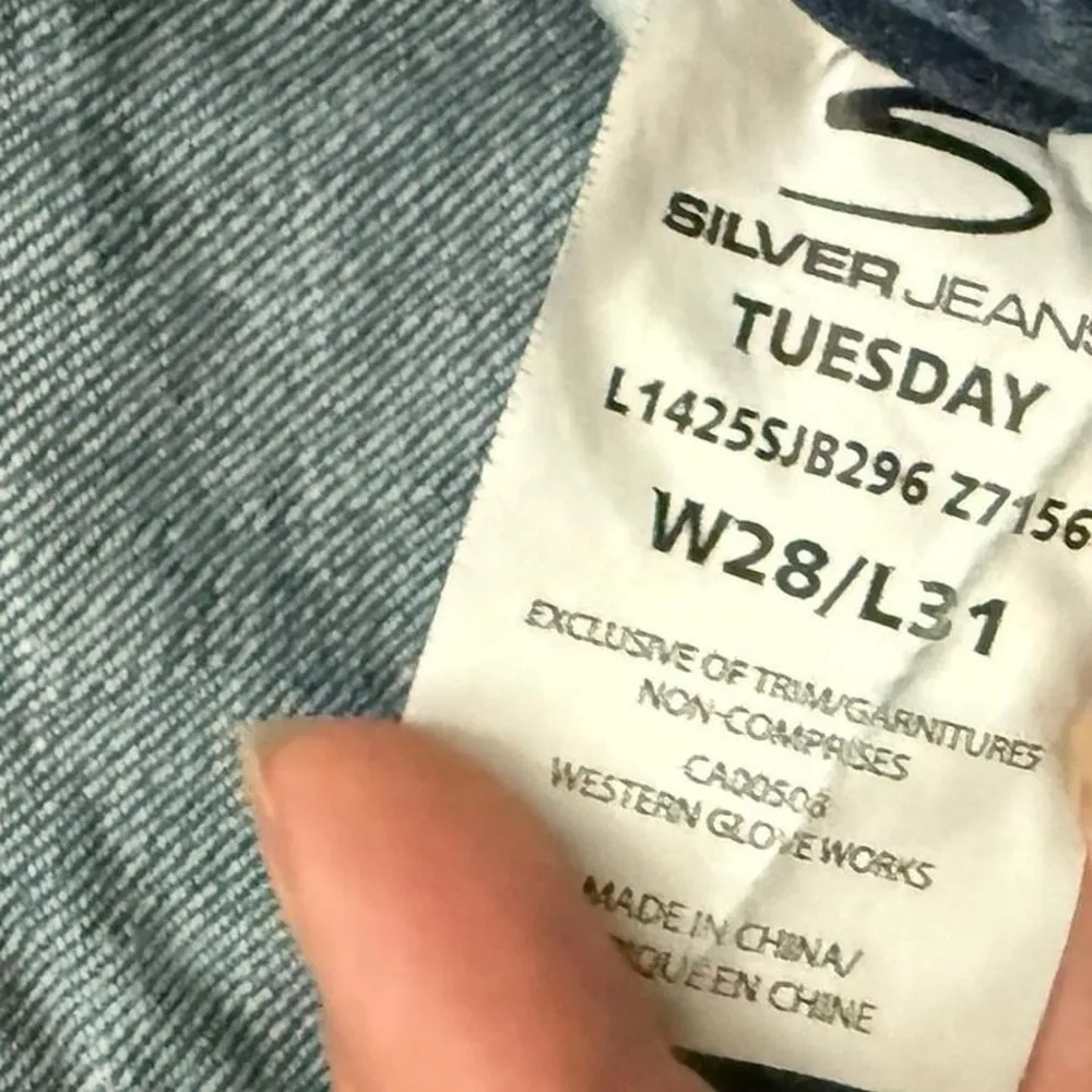 Silver Jeans Tuesday Bootcut Women's Jeans W28L31 MidRise Distressed Embellished - Image 4