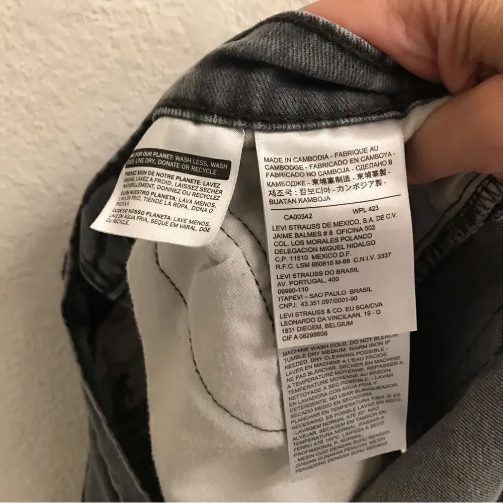 Levi 514 grey cut off denim shorts 34 - Image 5