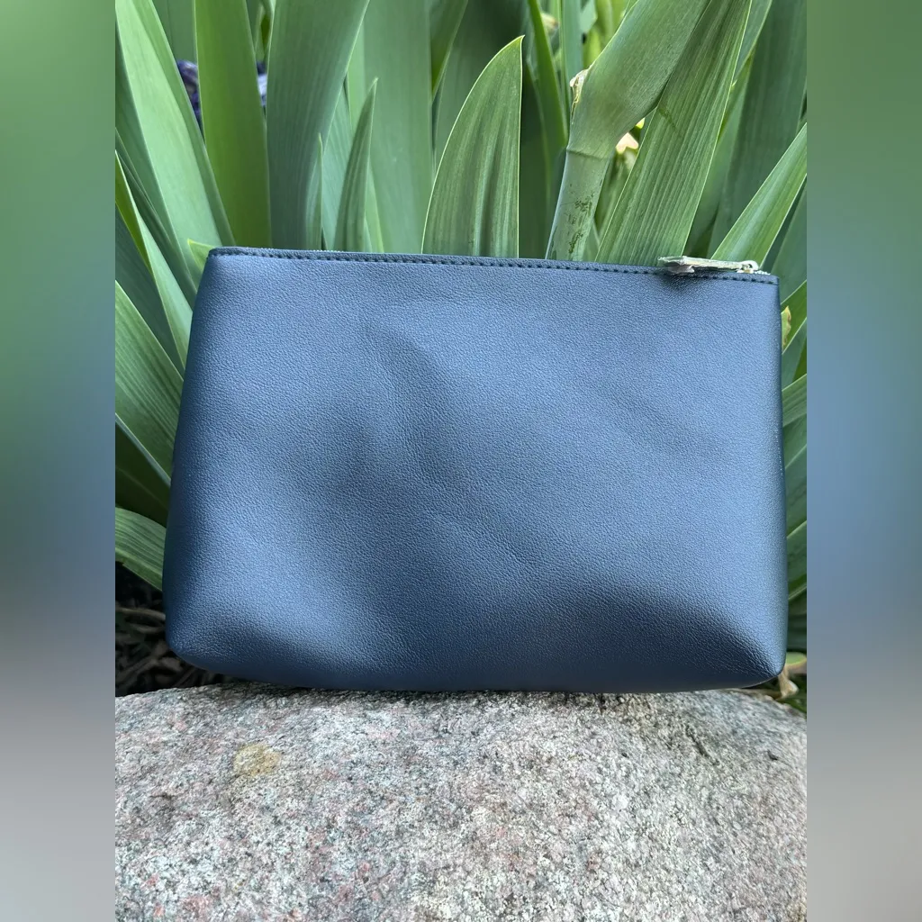 Ferragamo x Air India Navy blue cosmetic case - Image 4