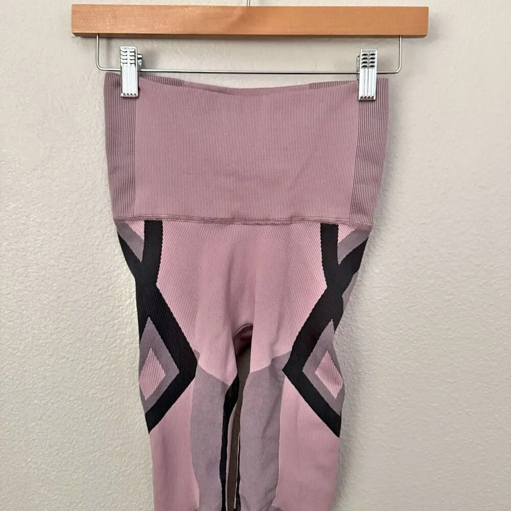 ADIDAS | Formotion Compression Sculpt Two-Tone Tights Magic Mauve Carbon | Small - Image 5