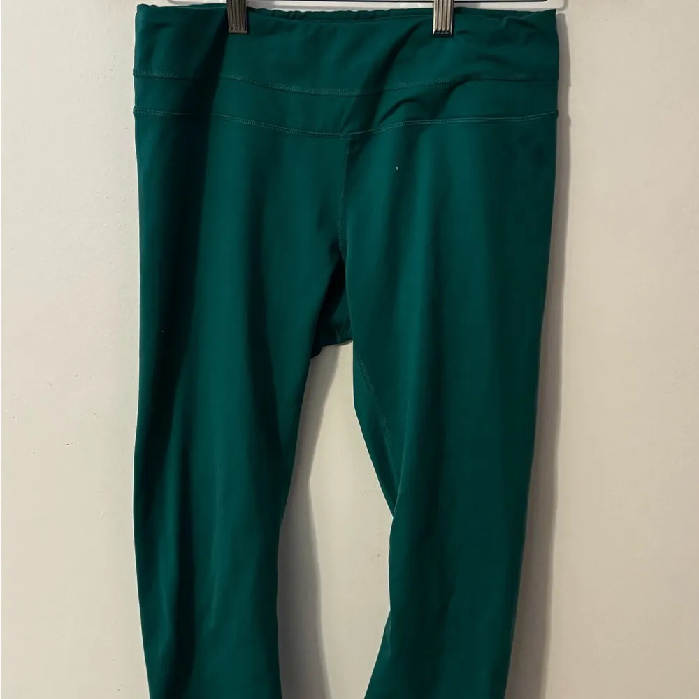 EUC The North Face Teal Cropped Leggings in Large with 20” inseam Size L - Image 2