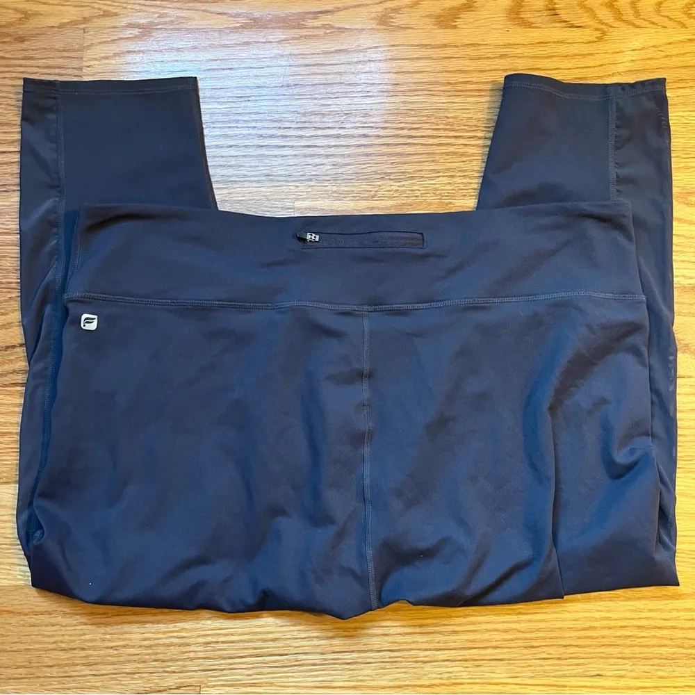 Fabletics gray crop leggings likely size 2XL - Image 5