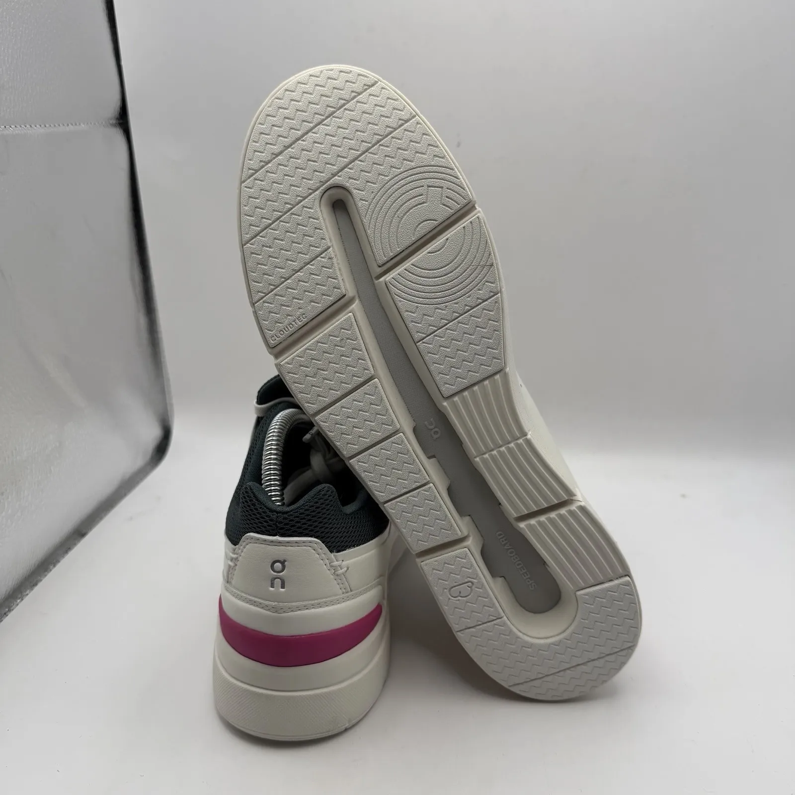 On Cloud The Roger Advantage Ivory Pink Sneaker 3WD10652923 Women's Size 7.5 White - Image 4