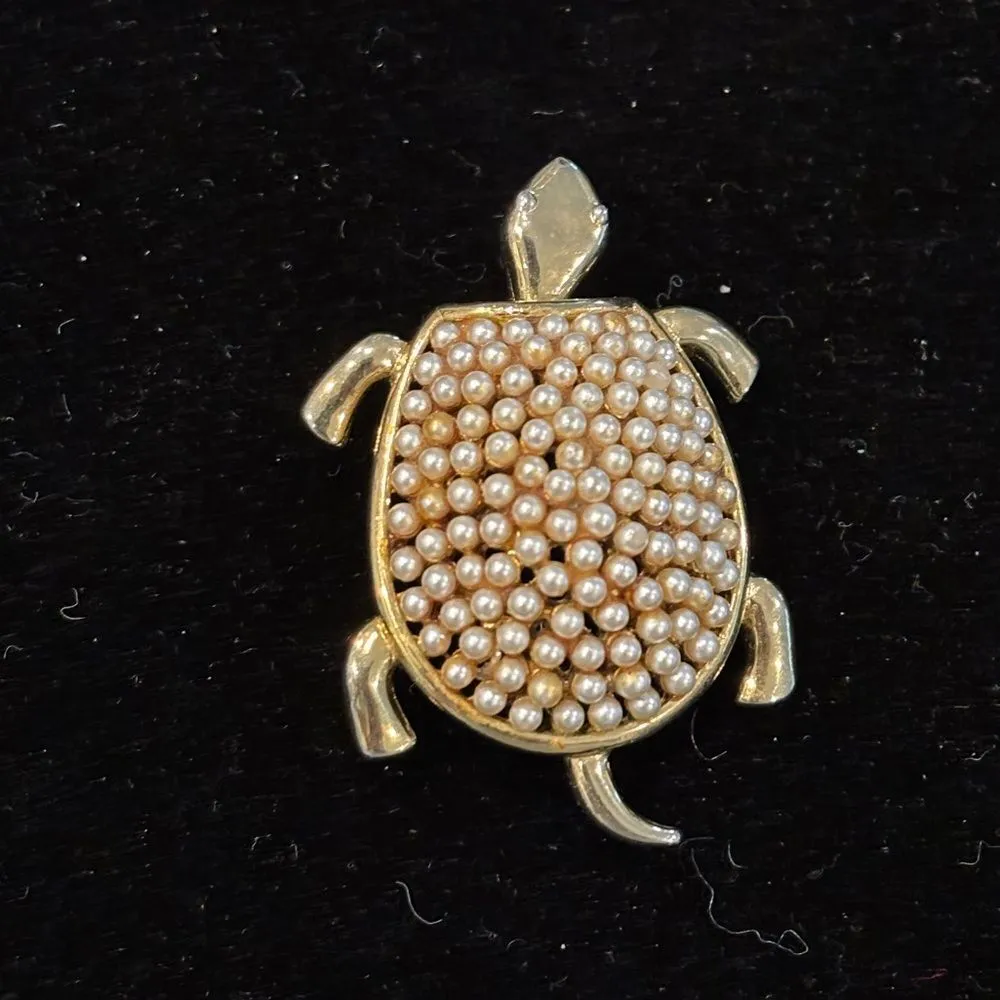 MARVELLA Gold Tone and Seed Bead Pearl Sea Turtle Brooch Vintage - Image 2