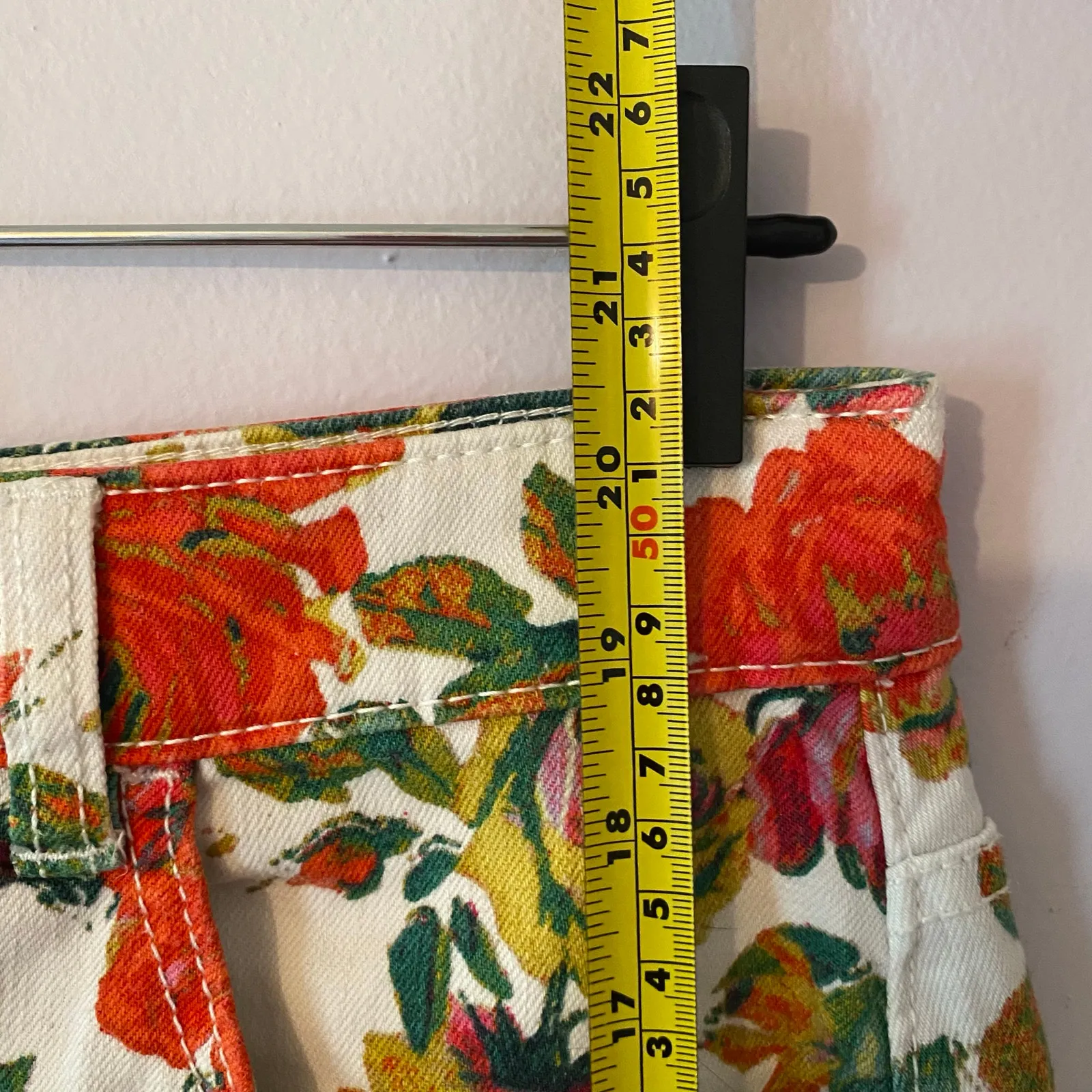 Maeve Anthropologie White Red Floral Rose Jean Mini Skirt Women's size 4 Petite - Image 7