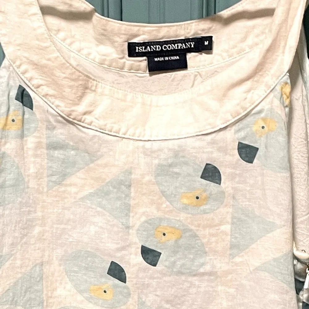 Island Company 🦜 White lined Linen summer dress blue parrot Size M - Image 3