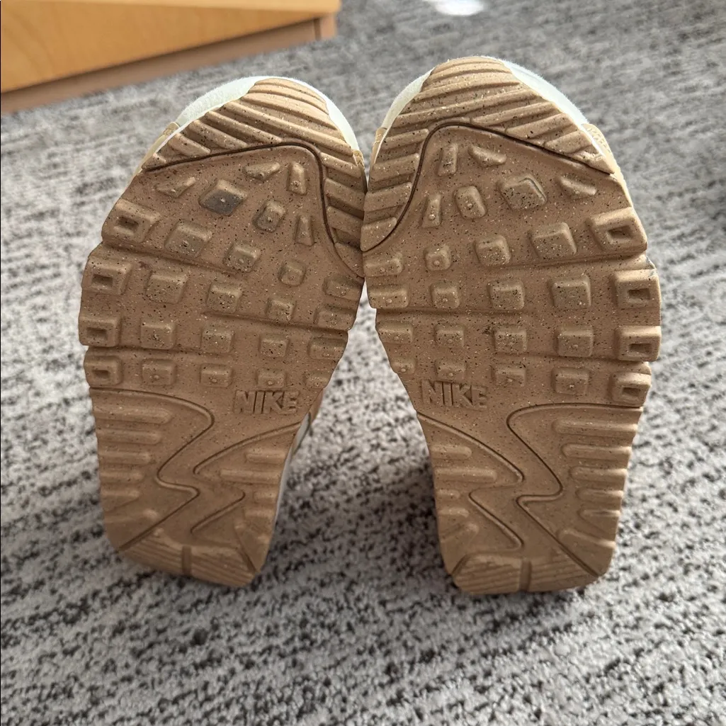 Nike Sun Club White and Peach Sneakers - Image 5