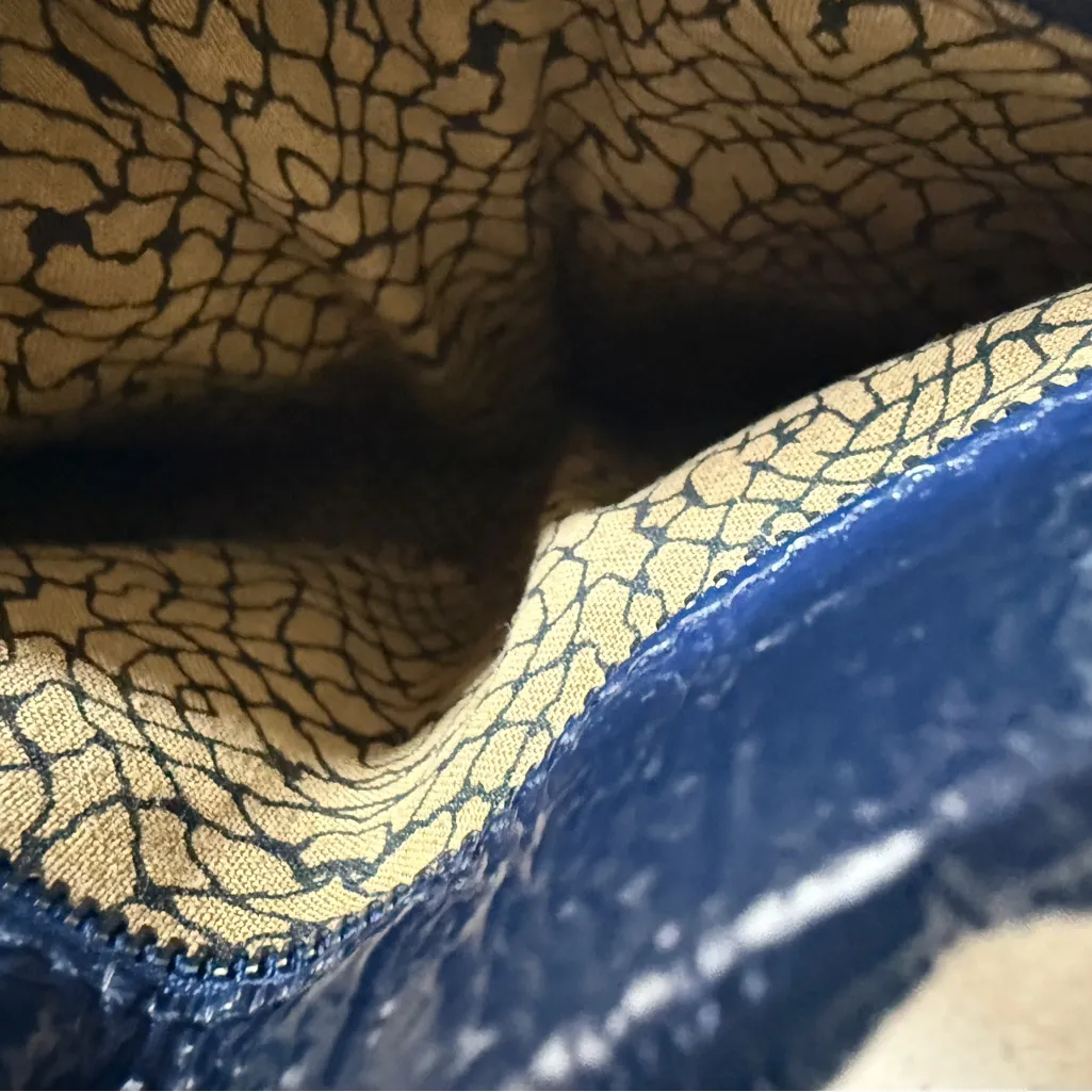 Vintage HOBO navy blue patent leather wallet on crossbody chain. - Image 8