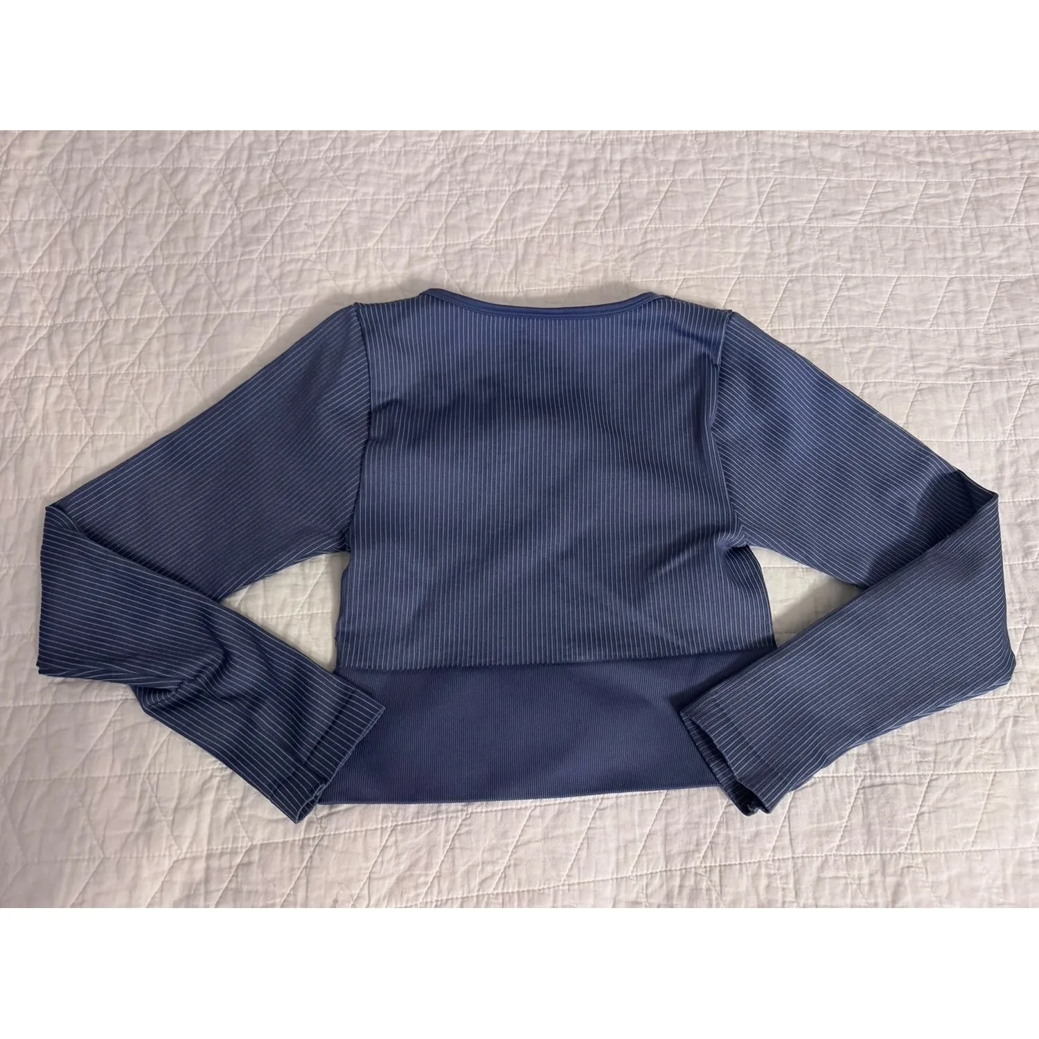 Offline‎ Aerie Cropped Shirt Size medium - Image 2