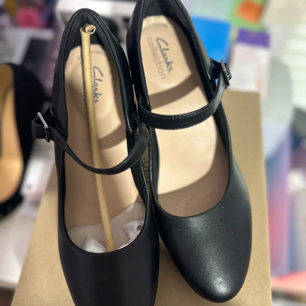 Clarks Ambyr Shine, black leather Heels with Classic Strap - Image 3