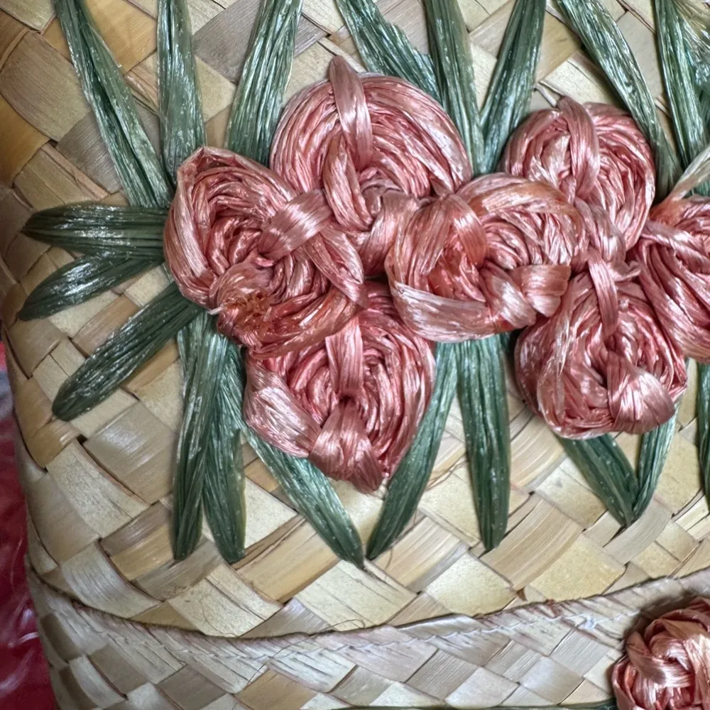 Hand‑woven Straw Floral Tote with “Bahamas” Stitching — Beach Chic 13″ Straw Bag Tan - Image 11