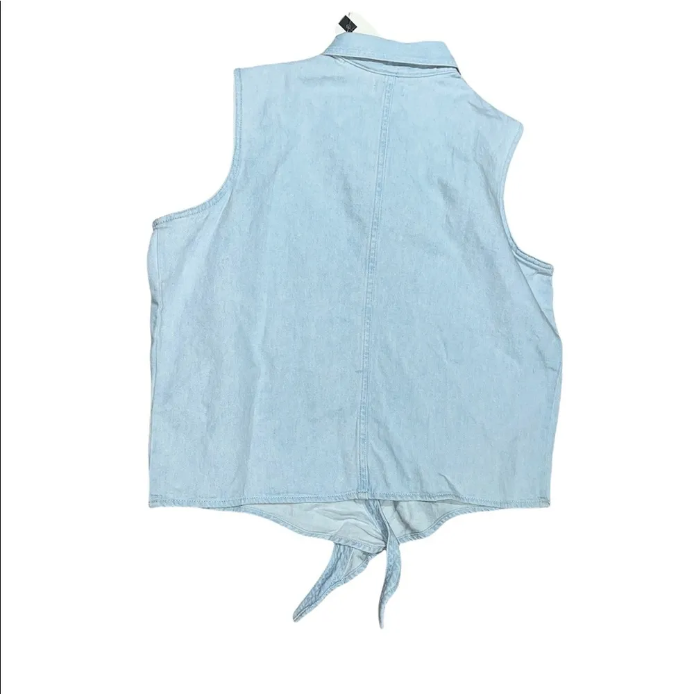 NWT LEVI'S SLEEVELESS DAVINA Denim SHIRT Medium - Image 5