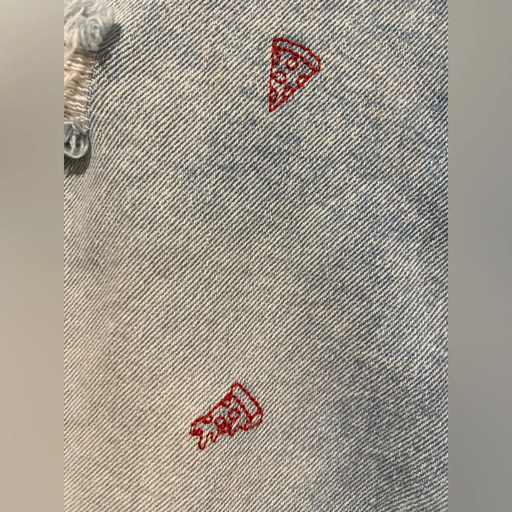 NWT Tinseltown Size 5 Pizza Embroidered Distressed Curvy Hi Rise Skinny Jeans - Image 2