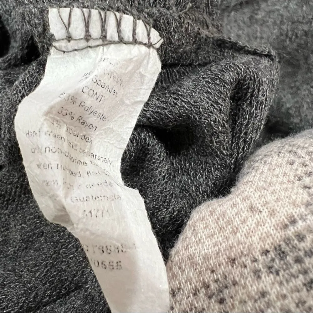 Gilli Grey Crewneck Snakeskin Shoulder Sweatshirt Women’s Small Gray - Image 4