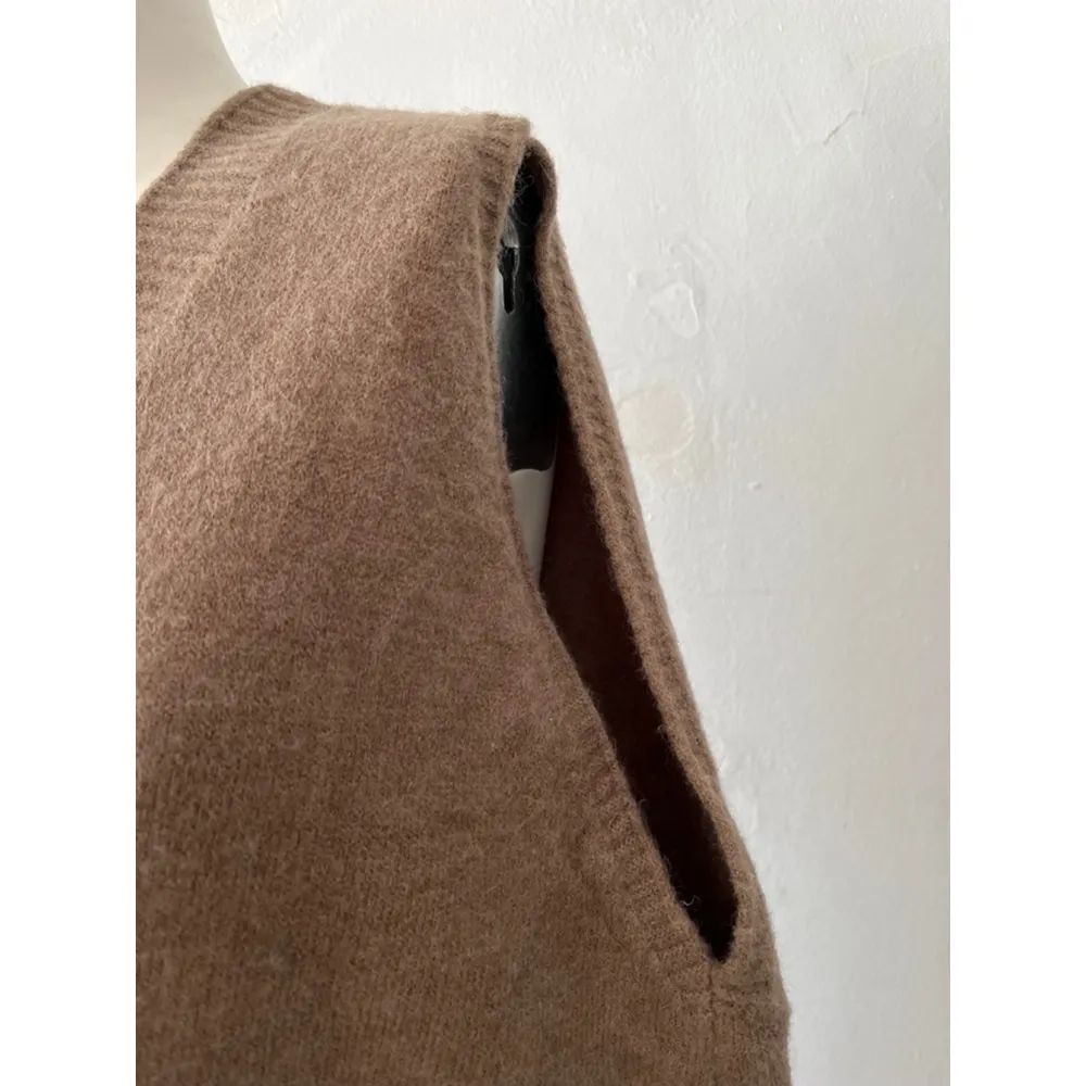 Vintage wool deep vneck sleeveless cozy chic pullover Sweater Vest Brown XXXl - Image 4