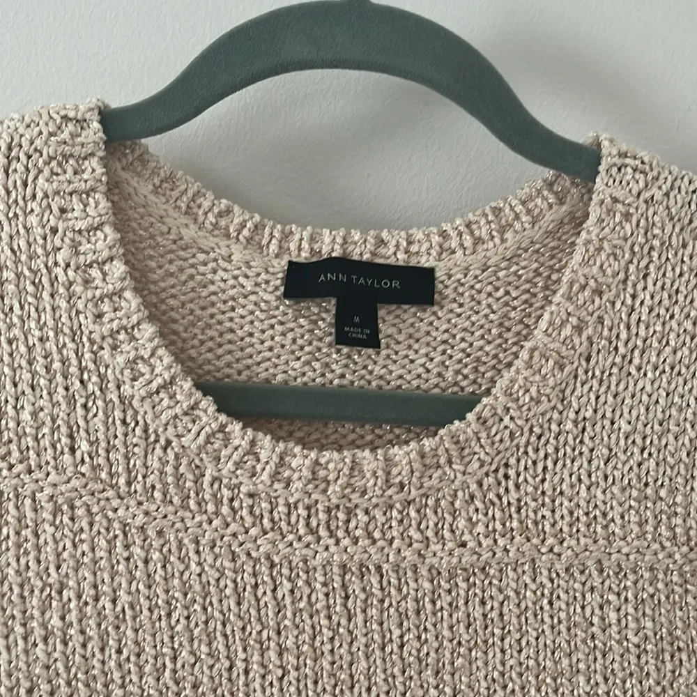 Ann Taylor Sleevless blouse in size Medium - Image 2