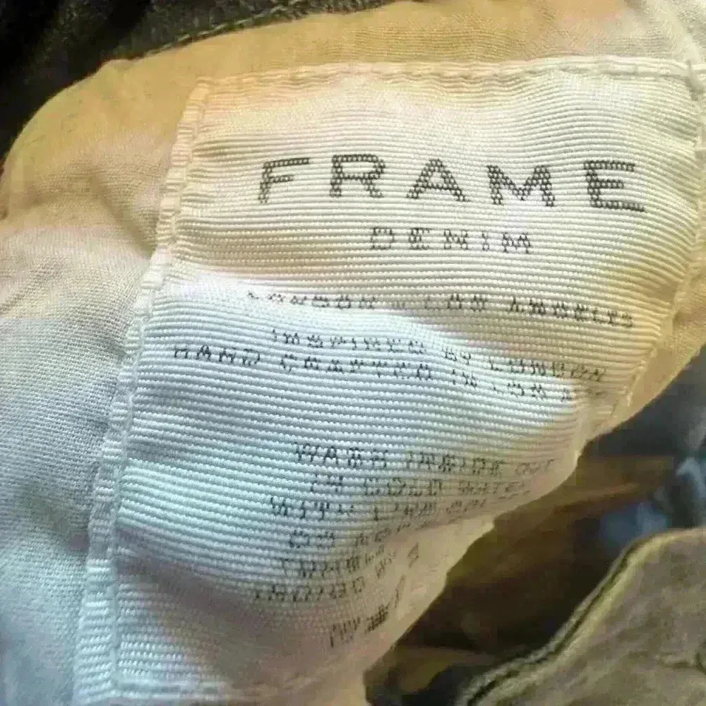 Frame Denim Le Crop Mini Bootcut Raw Hem Jeans Size 26 Blue jeans detail on leg - Image 9